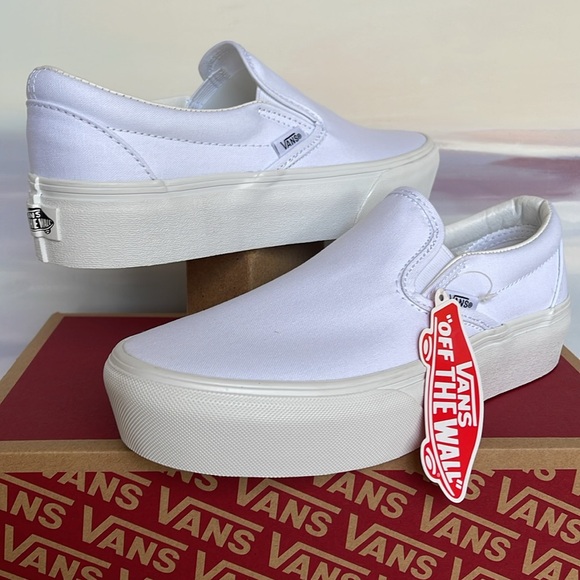 Vans WMNS Classic Slip-On
True White
VN0A3JEZW00
Sneakers - Picture 8 of 16